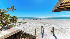 Am Strand, Liegestühle, Strandtücher