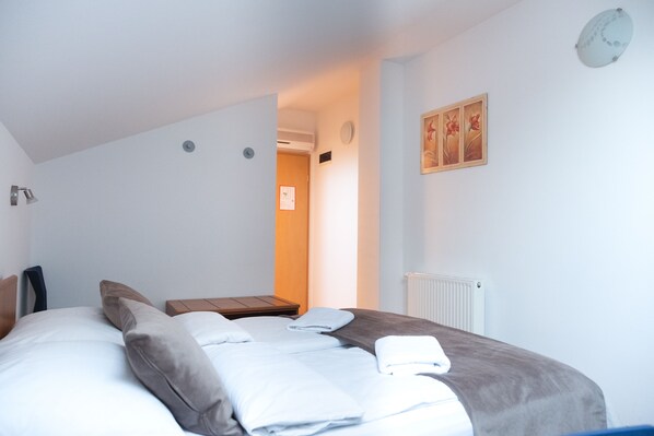 1 bedroom, in-room safe, desk, WiFi