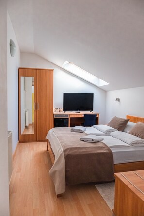 1 bedroom, in-room safe, desk, WiFi