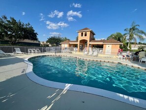 Piscine extérieure, piscine chauffée