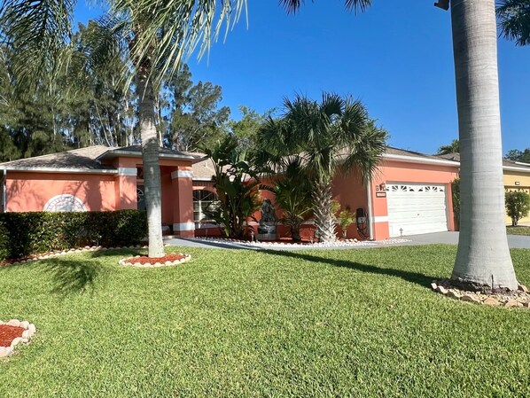 Property grounds - Private community just 15 minutes from the beaches (Fort Myers)