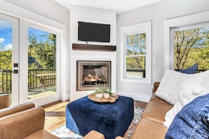 Smart TV, fireplace