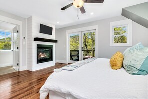 3 bedrooms, iron/ironing board, travel crib, free WiFi