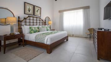 6 soverom, safe på rommet, skrivebord og strykejern/-brett