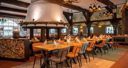 The approx. 50 m², lovingly furnished 2-room apartment is located in the heart of Bad Zwischenahn and offers the perfect retreat for couples or solo travelers. The modern top-floor apartment impresses with its stylish design.