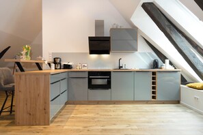 Refrigerador, microondas, parrilla de estufa y lavavajillas 