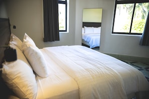 Quarto superior | Escrivaninha, Wi-Fi de cortesia, roupa de cama