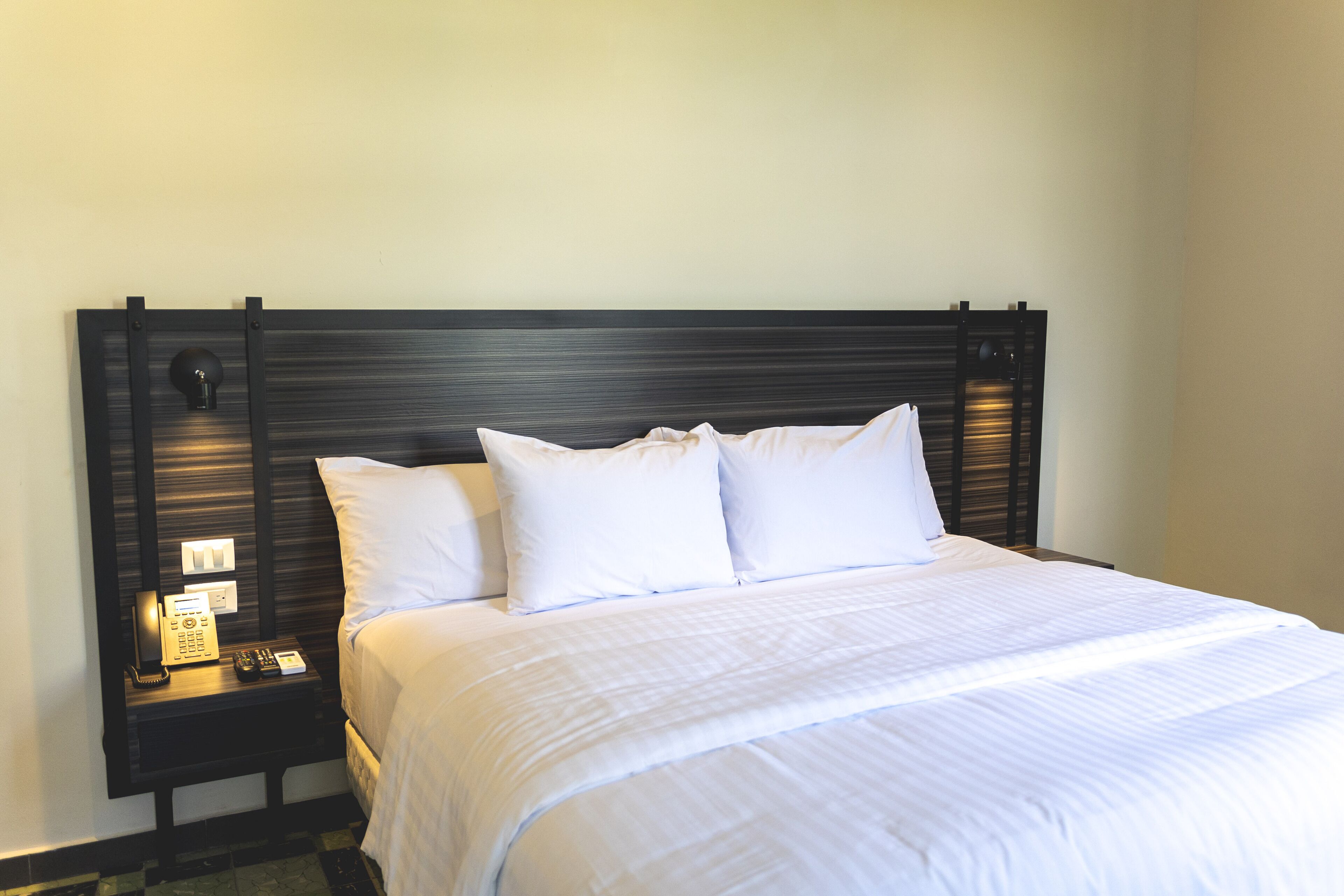 1 bedroom, desk, free wifi, bed sheets