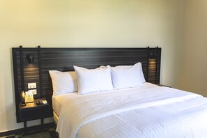 Desk, free WiFi, bed sheets - Hotel La Nacional by Kavia (Mérida)