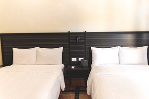 Quarto casal standard | Escrivaninha, ferros/tábuas de passar roupa, Wi-Fi de cortesia