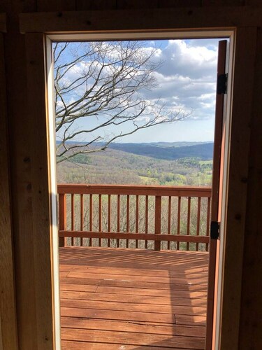 Pontificator`s Perch - you`ll love the view, by Buffalo Mtn Getaway