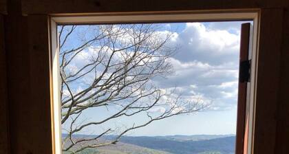 Pontificator`s Perch - you`ll love the view, by Buffalo Mtn Getaway