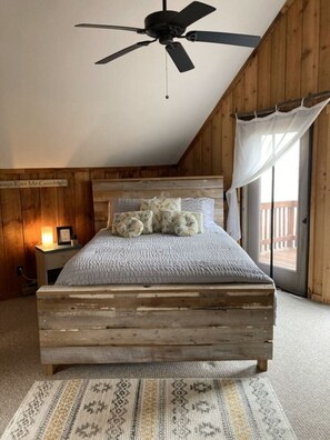 2 bedrooms, desk, iron/ironing board, WiFi