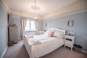 House (4 Bedrooms) | 4 bedrooms, laptop workspace, bed sheets