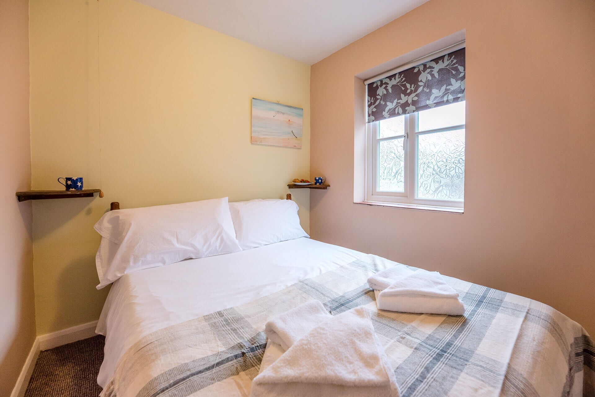 1 kamar tidur, ruang kerja ramah laptop, dan setrika/meja setrika