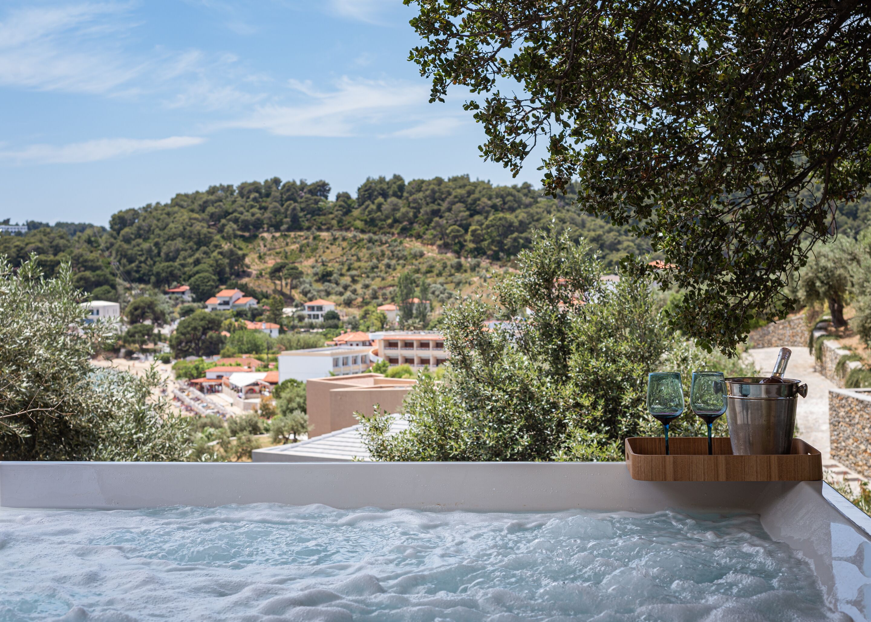 Deluxe Apartment, 2 Bedrooms, Pool Access, Garden View | Private spa tub