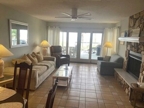 Smart TV, offices - Emerald Surf on the beach (Panama City Beach)