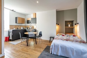 1 Schlafzimmer, Schreibtisch, Bügeleisen/Bügelbrett, kostenloses WLAN