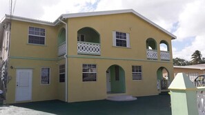 Exterior - LITTLE BAY....A QUAINT STUDIO to rest (Sayes Court)