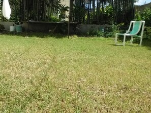 Property grounds - LITTLE BAY....A QUAINT STUDIO to rest (Sayes Court)