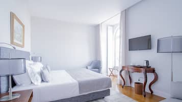 Quarto duplo luxo | Frigobar, cofres nos quartos, individualmente decorados