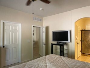 3 bedrooms, desk, iron/ironing board, WiFi