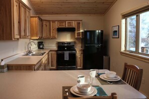 Fridge, oven, stovetop, coffee/tea maker