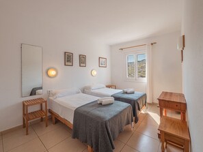 3 bedrooms, free WiFi, bed sheets