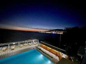 Desk, laptop workspace, iron/ironing board, free WiFi