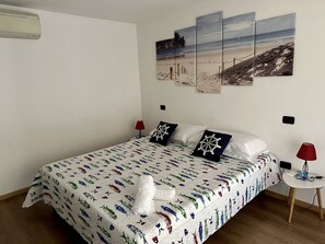 2 makuuhuonetta, silitysrauta/-lauta, ilmainen Wi-Fi, vuodevaatteet
