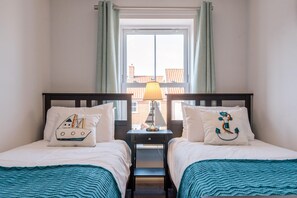 House (3 Bedrooms) | 3 bedrooms, laptop workspace, iron/ironing board, travel cot - Rest Ashored, Aldeburgh (Aldeburgh)