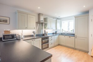 House (3 Bedrooms) | Private kitchen | Microwave, oven, stovetop, dishwasher - Rest Ashored, Aldeburgh (Aldeburgh)