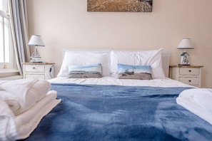 Talo (3 Bedrooms) | 3 makuuhuonetta, silitysrauta/-lauta, vauvan matkasänky, vuodevaatteet
