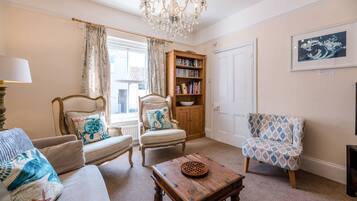 TV, fireplace, DVD player, books