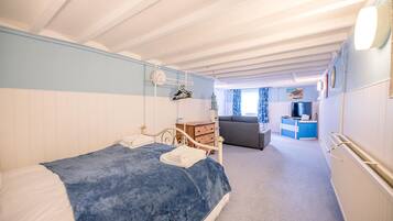 House (3 Bedrooms) | 3 bedrooms, iron/ironing board, travel cot, bed sheets