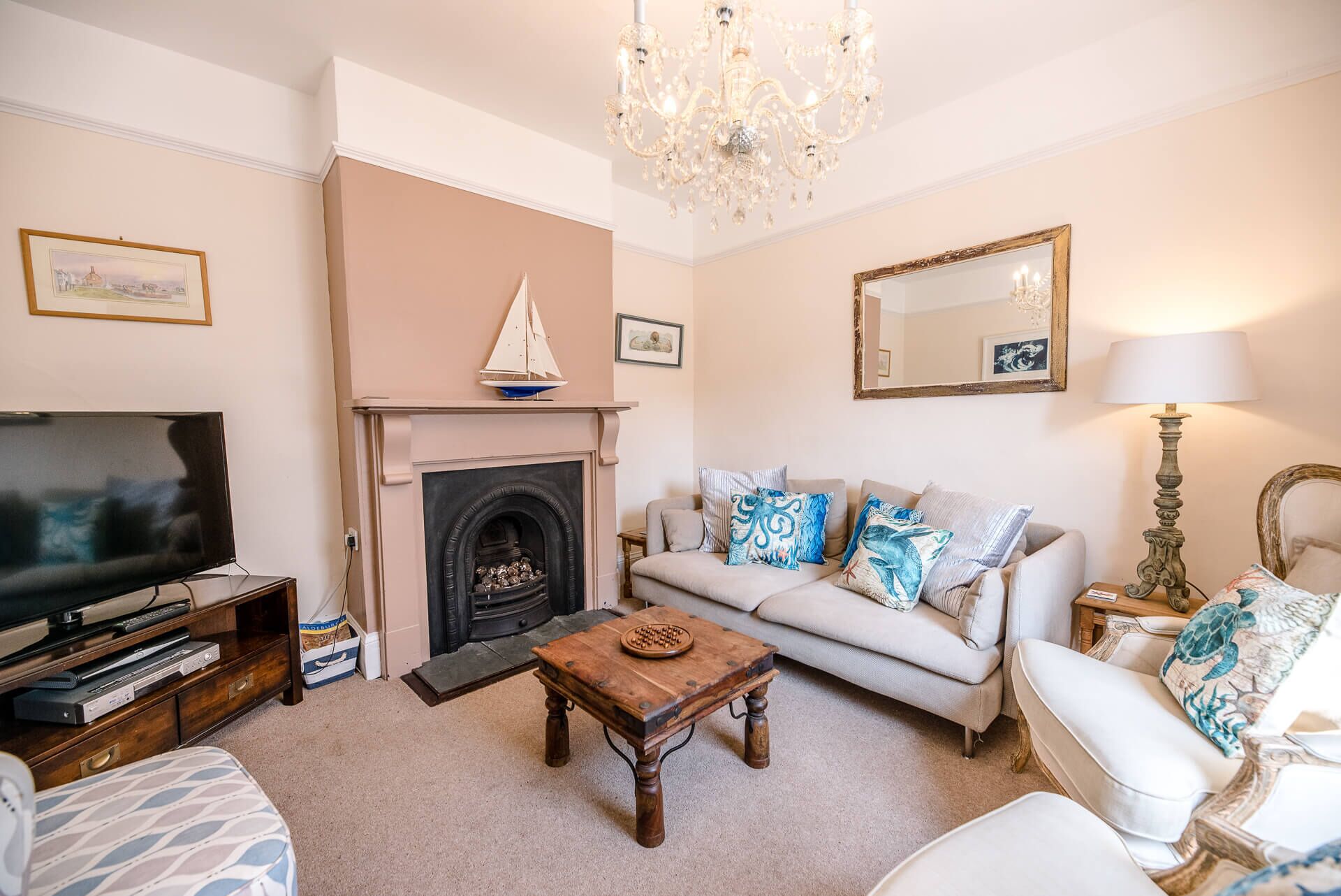 TV, fireplace, DVD player, books