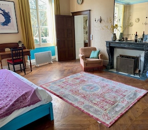 Romantic Triple Room (Chambre Yves)