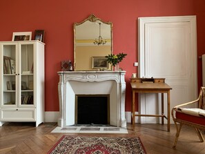 Romantic Room (Chambre Romeo & Juliette) | Premium bedding, individually decorated, individually furnished, desk - YXIE - Manoir des Arts (Villeblevin)