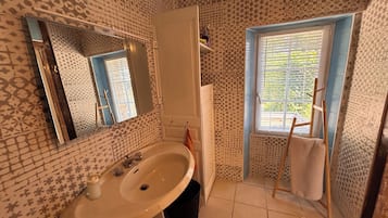 Comfort Cabin | Bathroom | Towels