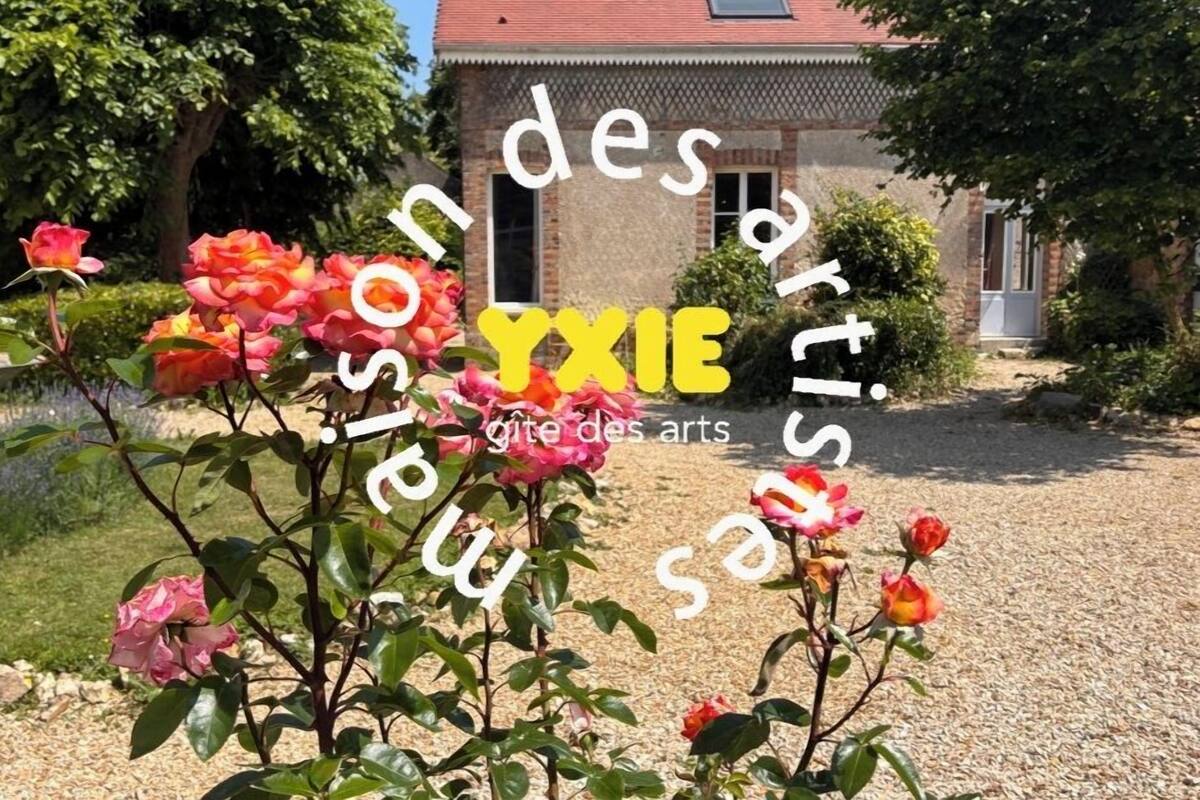 House of Artists | Ropa de cama de alta calidad, escritorio, wifi gratis