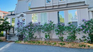 Exterior - Physician`s Loft in the heart of downtown with 2 Free Parking Spots (Bar Harbor)