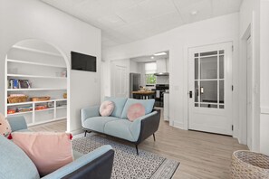 Interior - Physician`s Loft in the heart of downtown with 2 Free Parking Spots (Bar Harbor)