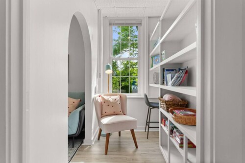 Physician`s Loft in the heart of downtown with 2 Free Parking Spots