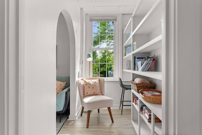 Physician`s Loft in the heart of downtown with 2 Free Parking Spots