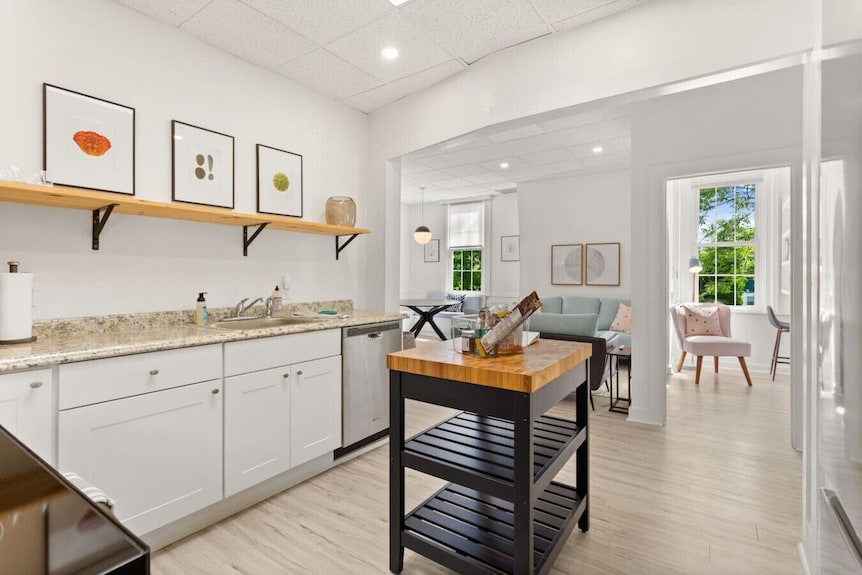 Physician`s Loft In The Heart Of Downtown With 2 Free Parking Spots - Bar Harbor, ME