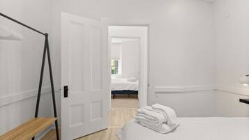 3 bedrooms, desk, iron/ironing board, travel crib