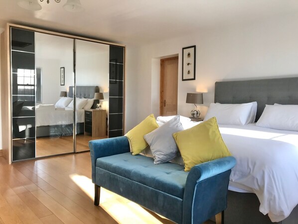 Deluxe Suite | Free WiFi, bed sheets - Marehay Hall Farm (Ripley)