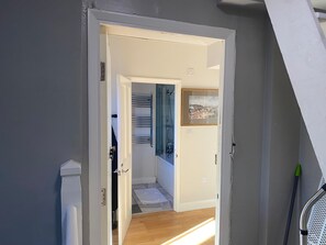 Apartment | Interior - Victorian Building - Sleeps 5 - Pet Friendly (London)