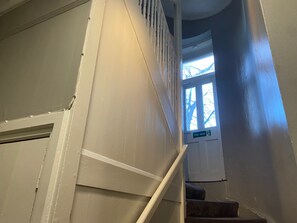 Apartment | Interior - Victorian Building - Sleeps 5 - Pet Friendly (London)