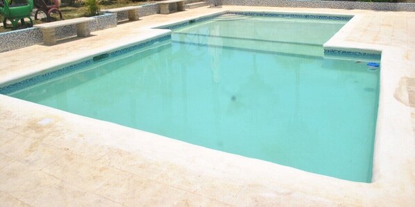 2 outdoor pools
